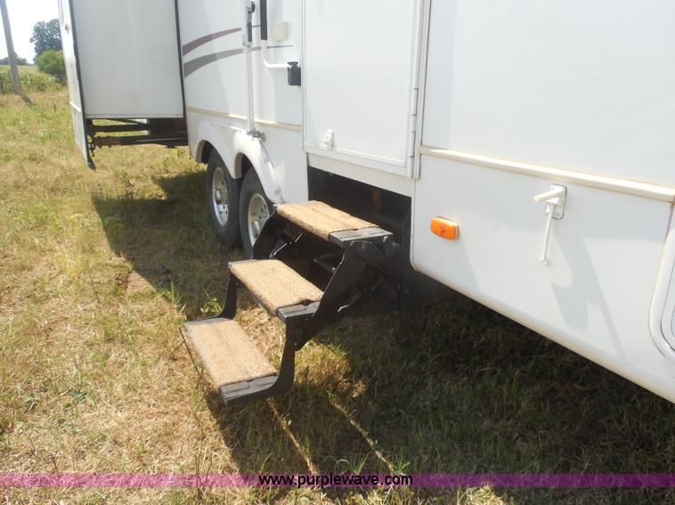 image for item E7600 2004 Everest Camp 37' fifth wheel camper