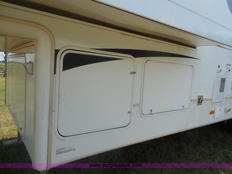 image for item E7600 2004 Everest Camp 37' fifth wheel camper