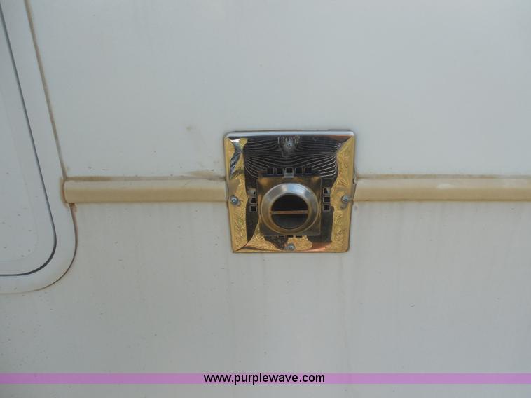 image for item E7600 2004 Everest Camp 37' fifth wheel camper