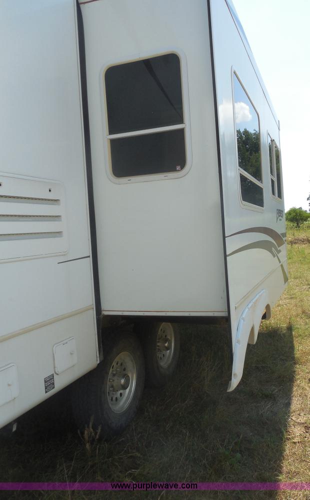 image for item E7600 2004 Everest Camp 37' fifth wheel camper