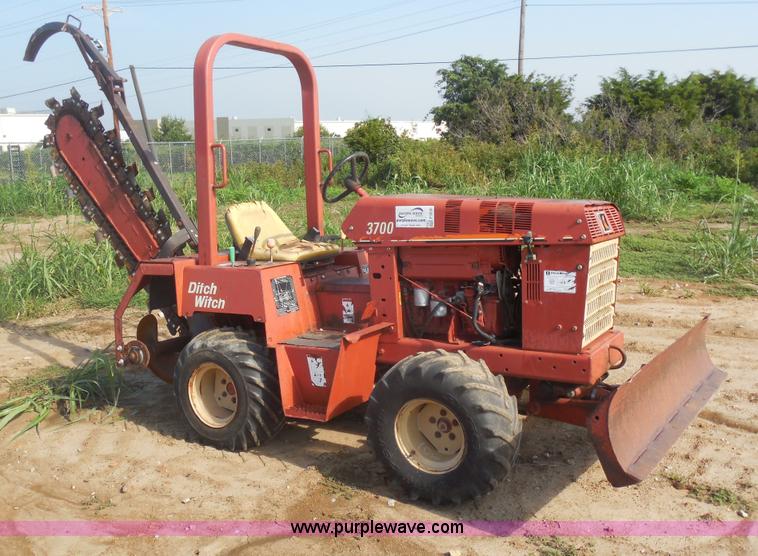 image for item F3236 Ditch Witch 3700DD ride on trencher
