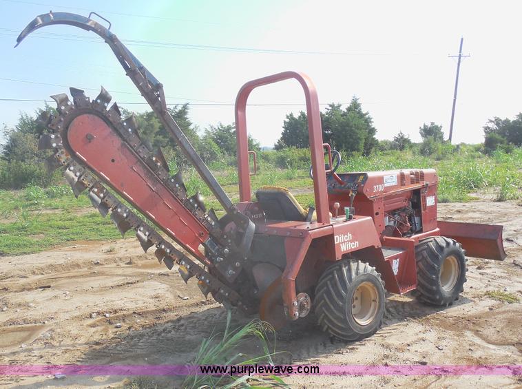 image for item F3236 Ditch Witch 3700DD ride on trencher