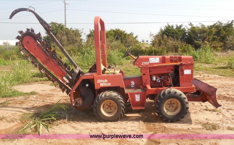 image for item F3236 Ditch Witch 3700DD ride on trencher