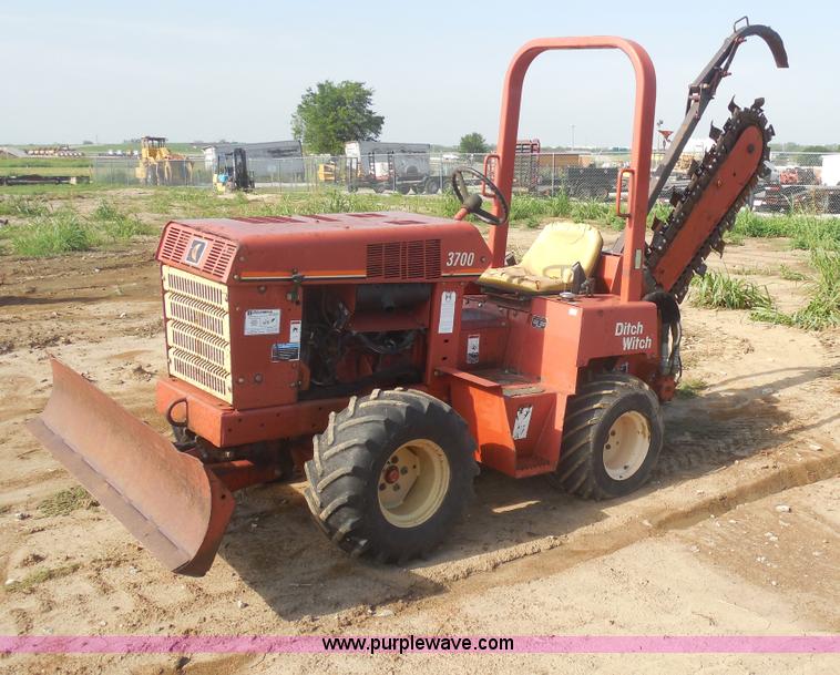 image for item F3236 Ditch Witch 3700DD ride on trencher