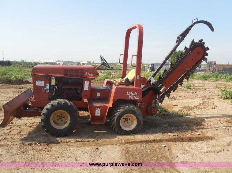 image for item F3236 Ditch Witch 3700DD ride on trencher