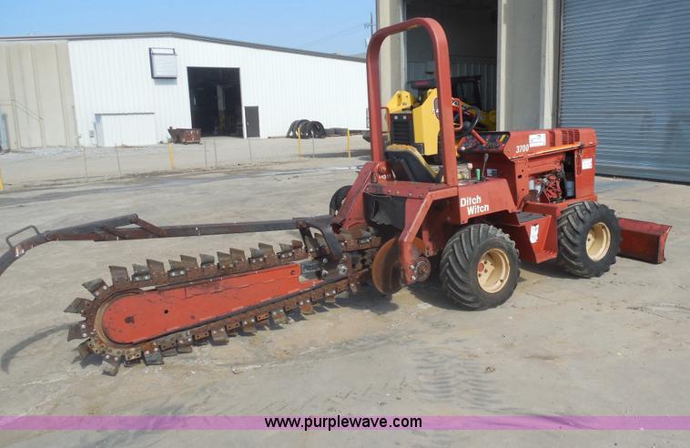 image for item F3236 Ditch Witch 3700DD ride on trencher