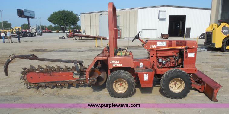 image for item F3236 Ditch Witch 3700DD ride on trencher