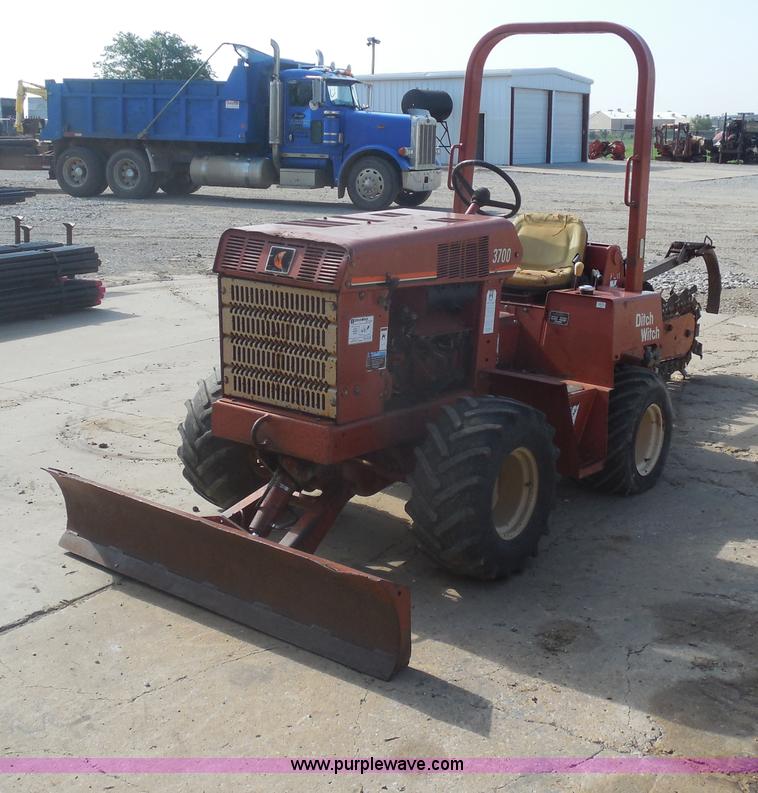 image for item F3236 Ditch Witch 3700DD ride on trencher