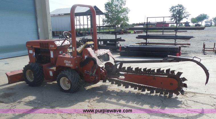image for item F3236 Ditch Witch 3700DD ride on trencher