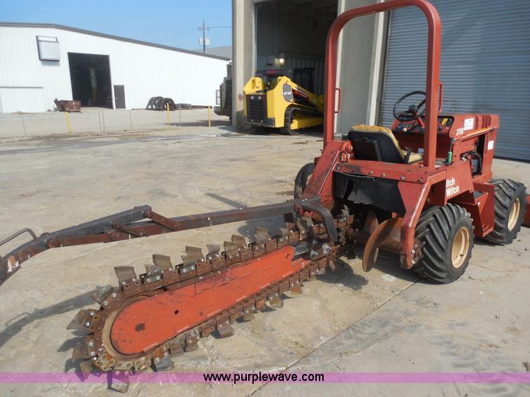 image for item F3236 Ditch Witch 3700DD ride on trencher
