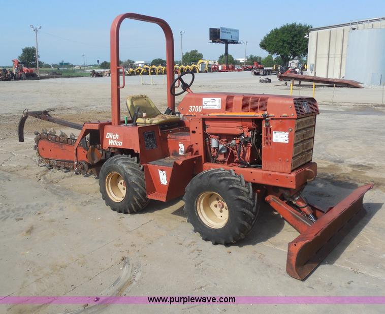 image for item F3236 Ditch Witch 3700DD ride on trencher