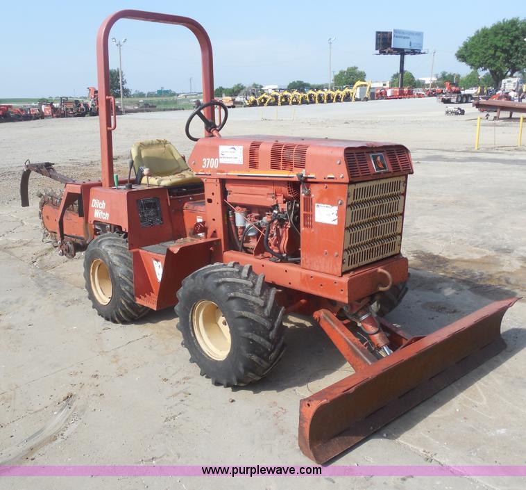 image for item F3236 Ditch Witch 3700DD ride on trencher