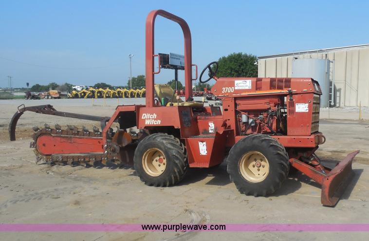 image for item F3236 Ditch Witch 3700DD ride on trencher