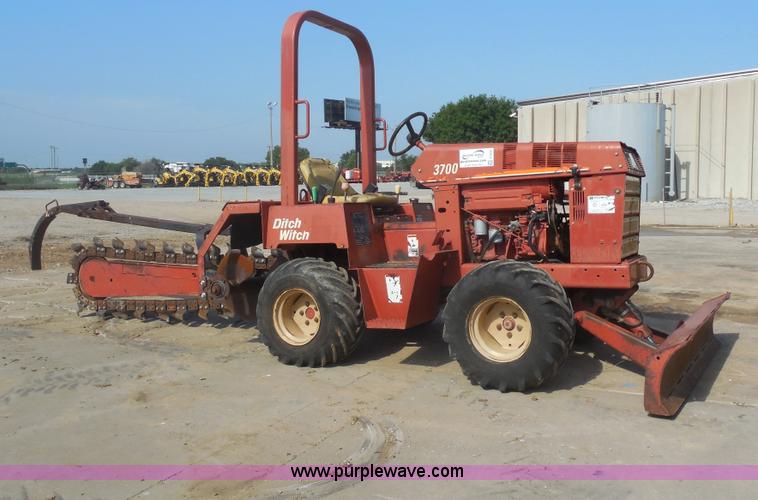 image for item F3236 Ditch Witch 3700DD ride on trencher