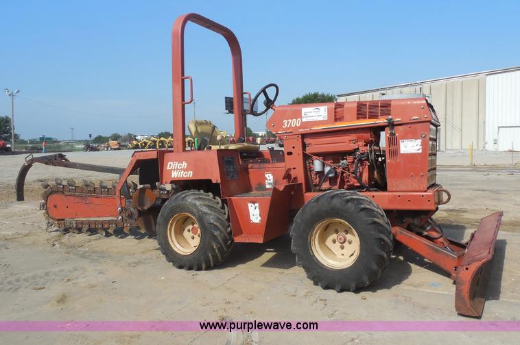 image for item F3236 Ditch Witch 3700DD ride on trencher