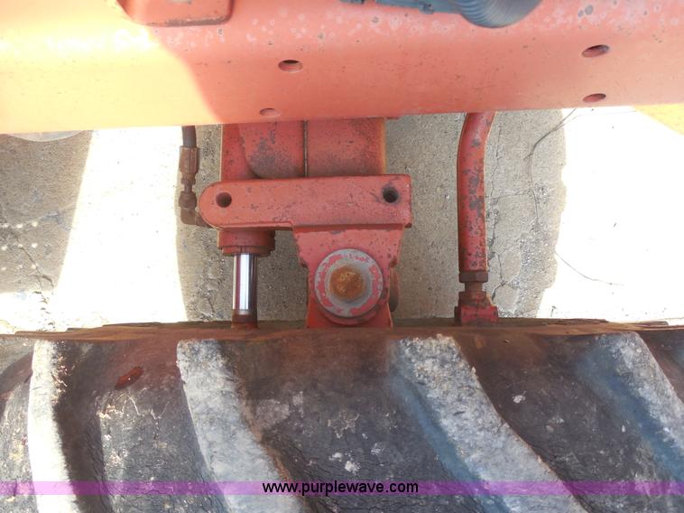 image for item F3236 Ditch Witch 3700DD ride on trencher