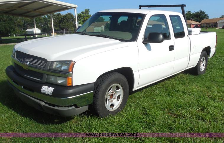 image for item F3237 2003 Chevrolet Silverado 1500 pickup truck