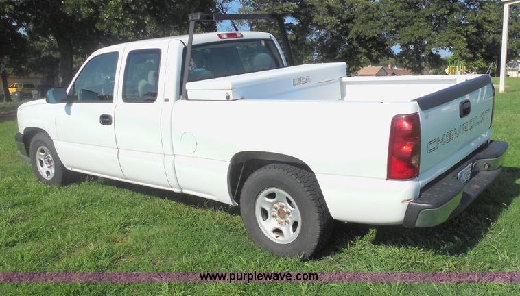 image for item F3237 2003 Chevrolet Silverado 1500 pickup truck