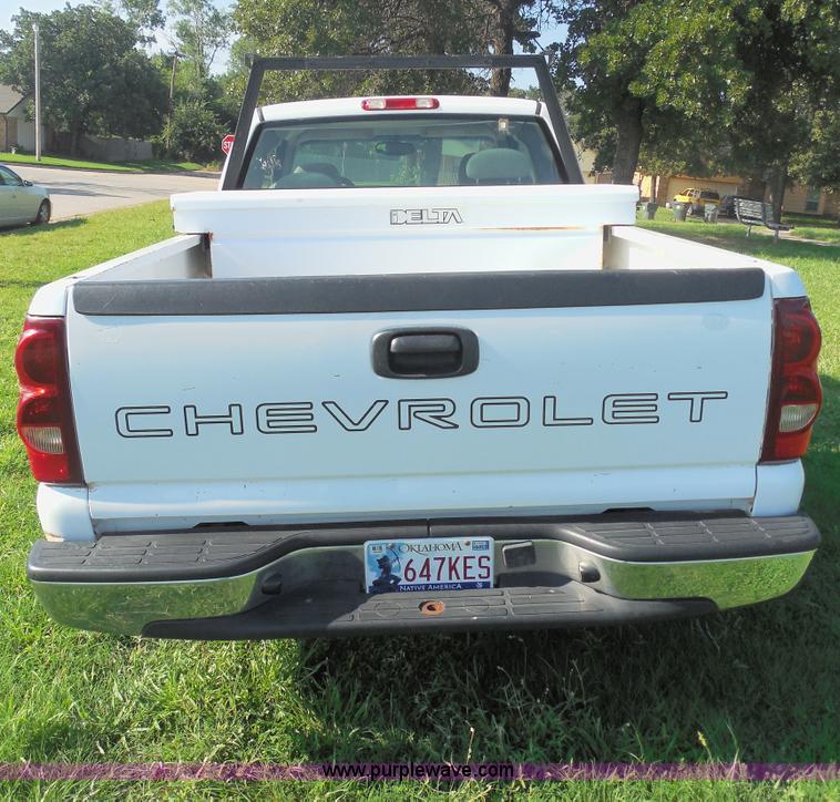 image for item F3237 2003 Chevrolet Silverado 1500 pickup truck