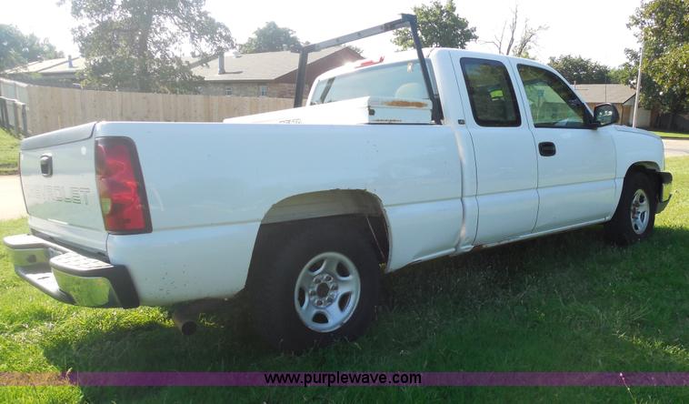 image for item F3237 2003 Chevrolet Silverado 1500 pickup truck