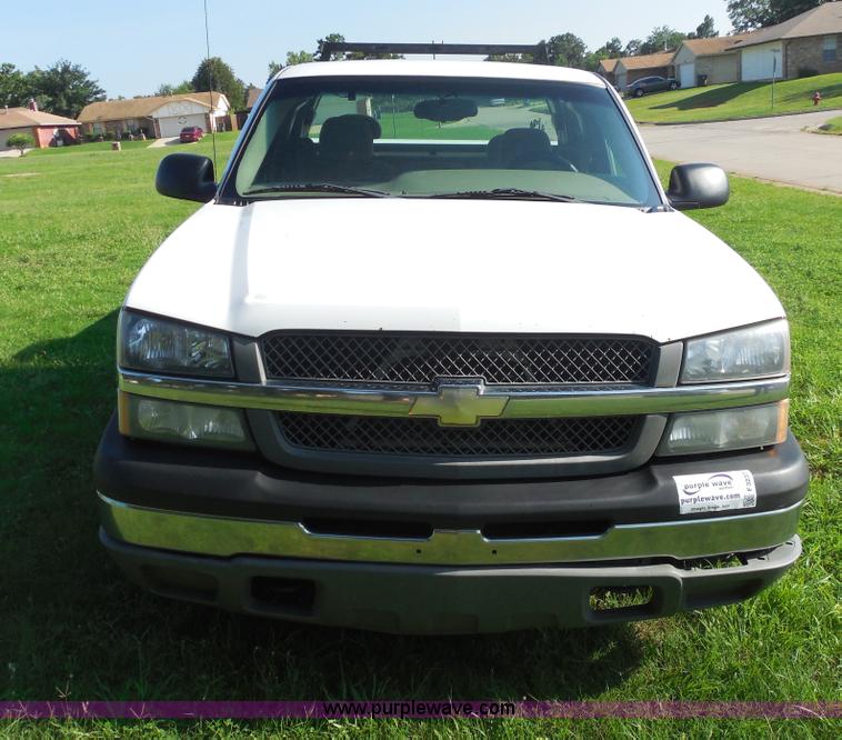 image for item F3237 2003 Chevrolet Silverado 1500 pickup truck
