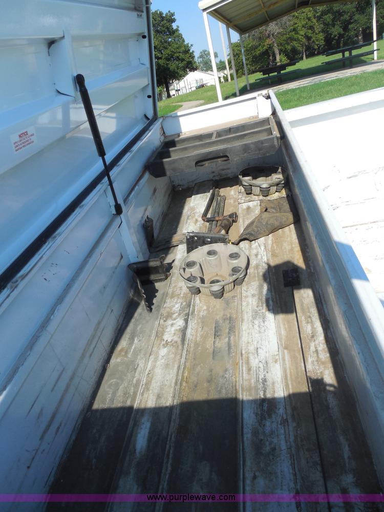 image for item F3237 2003 Chevrolet Silverado 1500 pickup truck