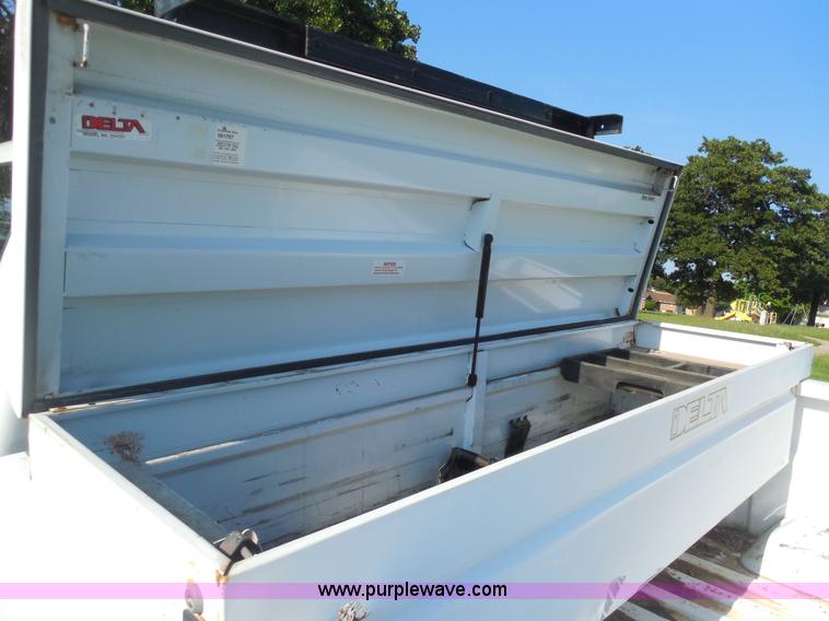 image for item F3237 2003 Chevrolet Silverado 1500 pickup truck