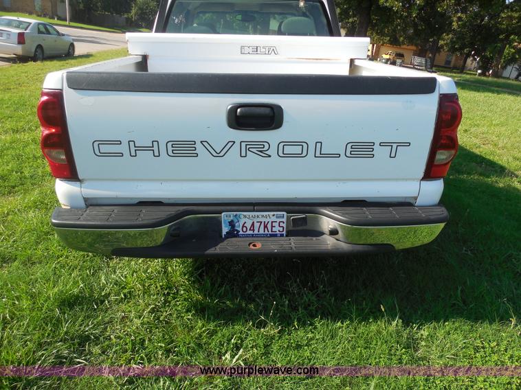 image for item F3237 2003 Chevrolet Silverado 1500 pickup truck