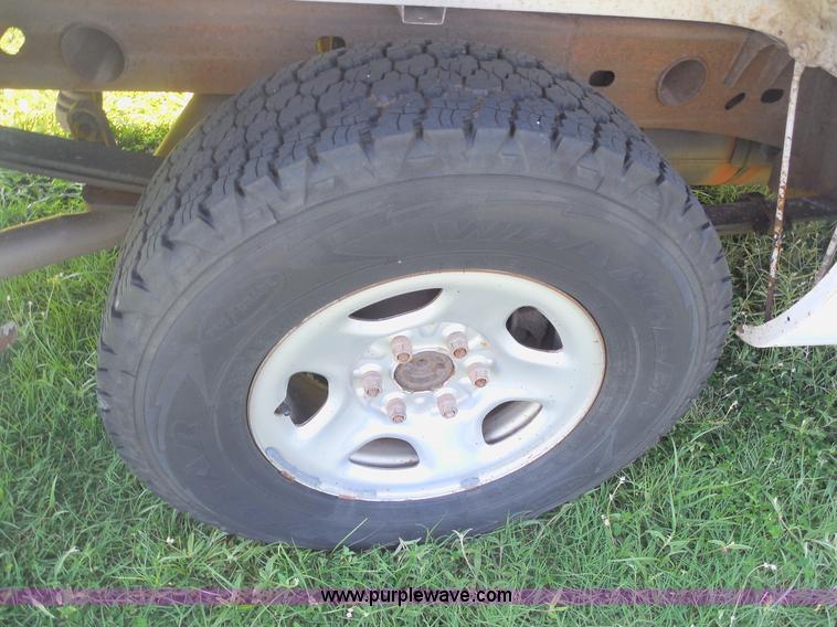 image for item F3237 2003 Chevrolet Silverado 1500 pickup truck