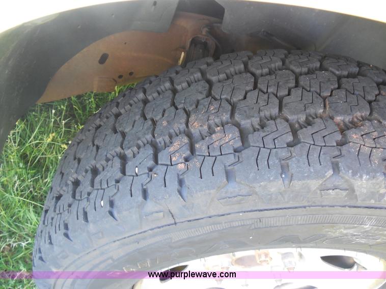 image for item F3237 2003 Chevrolet Silverado 1500 pickup truck