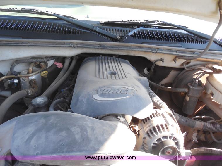 image for item F3237 2003 Chevrolet Silverado 1500 pickup truck