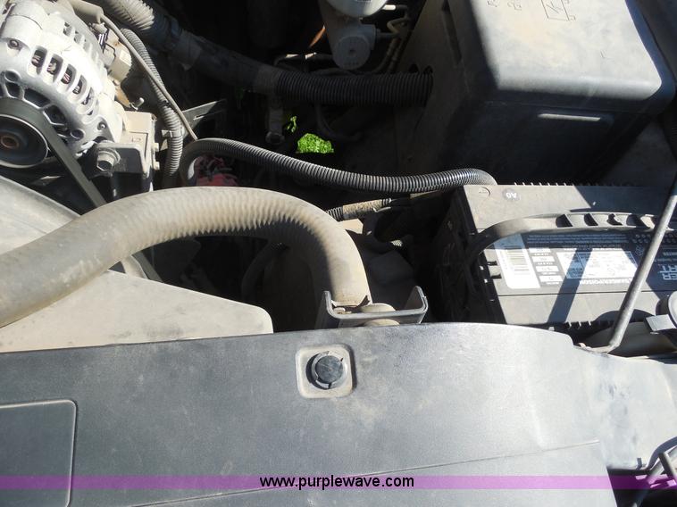 image for item F3237 2003 Chevrolet Silverado 1500 pickup truck