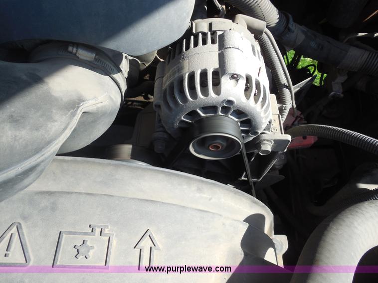 image for item F3237 2003 Chevrolet Silverado 1500 pickup truck