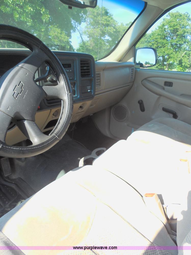 image for item F3237 2003 Chevrolet Silverado 1500 pickup truck