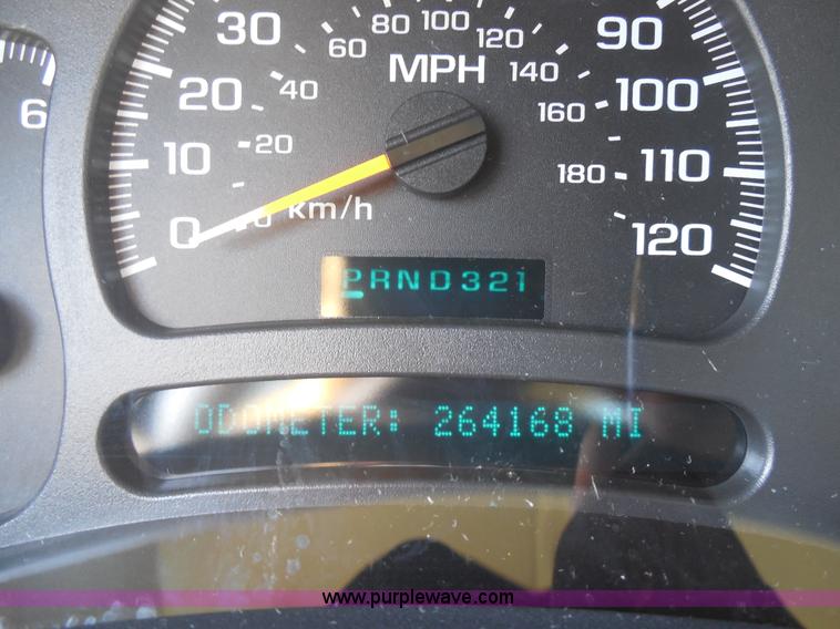 image for item F3237 2003 Chevrolet Silverado 1500 pickup truck