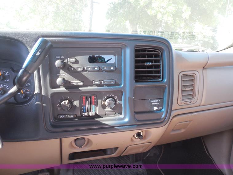 image for item F3237 2003 Chevrolet Silverado 1500 pickup truck