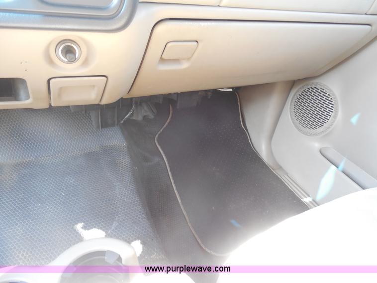 image for item F3237 2003 Chevrolet Silverado 1500 pickup truck