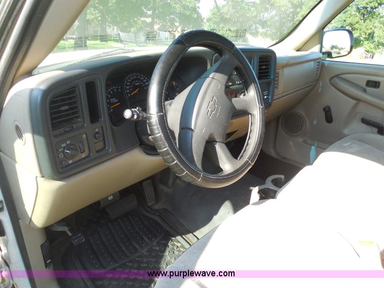 image for item F3237 2003 Chevrolet Silverado 1500 pickup truck