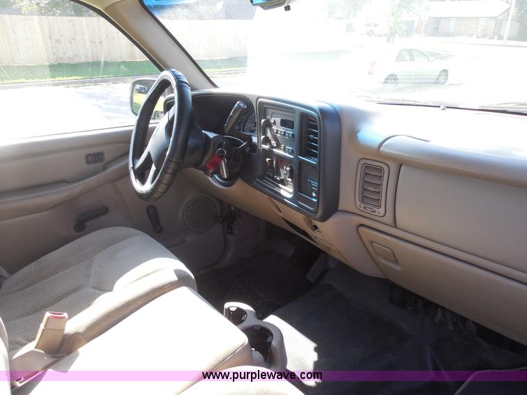 image for item F3237 2003 Chevrolet Silverado 1500 pickup truck