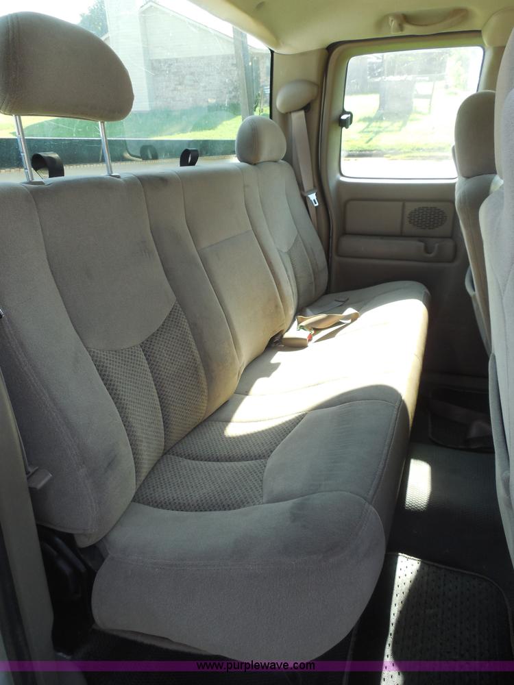 image for item F3237 2003 Chevrolet Silverado 1500 pickup truck