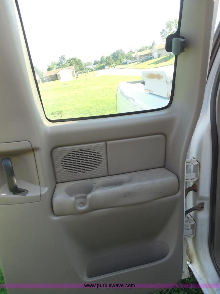 image for item F3237 2003 Chevrolet Silverado 1500 pickup truck