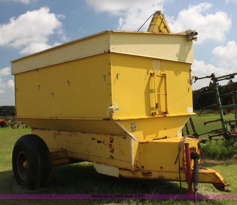 image for item G4002 Big 12 grain cart