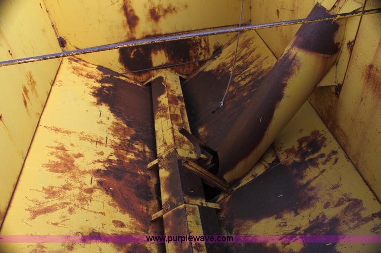 image for item G4002 Big 12 grain cart