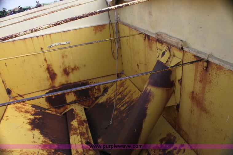 image for item G4002 Big 12 grain cart