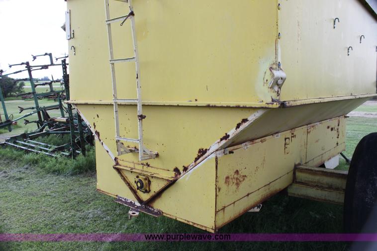 image for item G4002 Big 12 grain cart