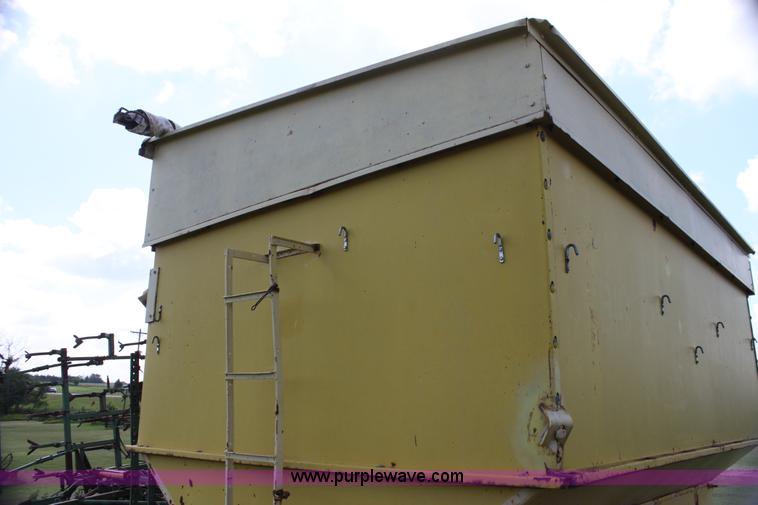 image for item G4002 Big 12 grain cart