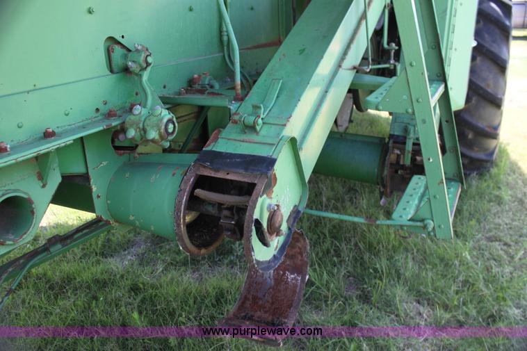 image for item G4011 John Deere 95 combine