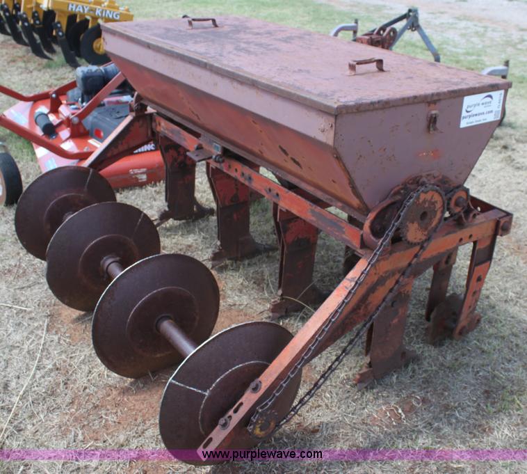 image for item G4016 Taylor 6' pasture drill