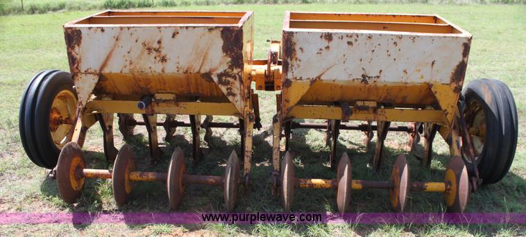 image for item G4018 Midland 10' pasture drill