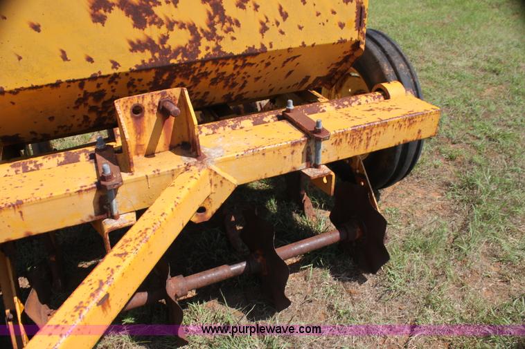image for item G4018 Midland 10' pasture drill